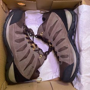 BRAND NEW Columbia Redmond V2 Mid. Men’s 9